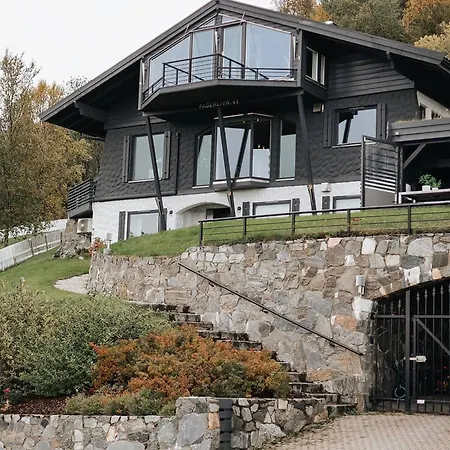 Villa Large And Lovely In Sentrum With Sauna, Hot Tub And Car