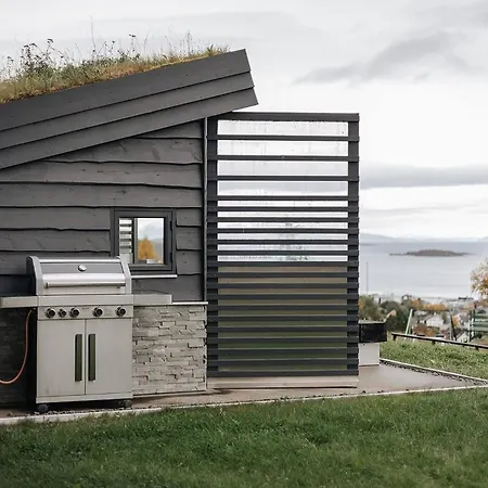 Large And Lovely In Sentrum With Sauna, Hot Tub And Car