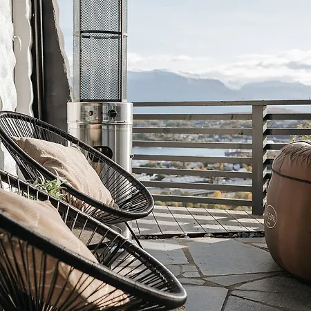 Large And Lovely In Sentrum With Sauna, Hot Tub And Car Harstad