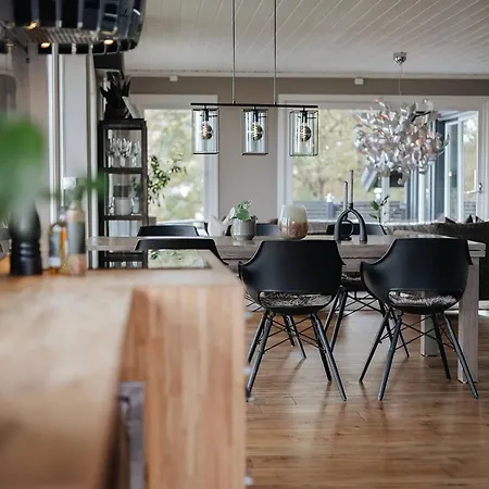 Large And Lovely In Sentrum With Sauna, Hot Tub And Car * Harstad