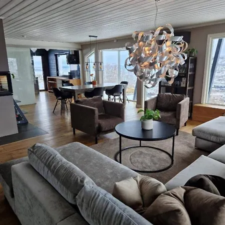 Villa Large And Lovely In Sentrum With Sauna, Hot Tub And Car